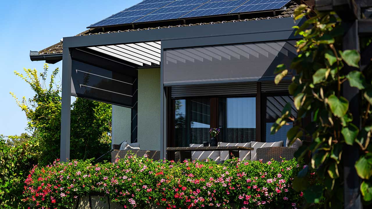 Pergola za teraso je nepogrešljiv dodatek vsakega doma